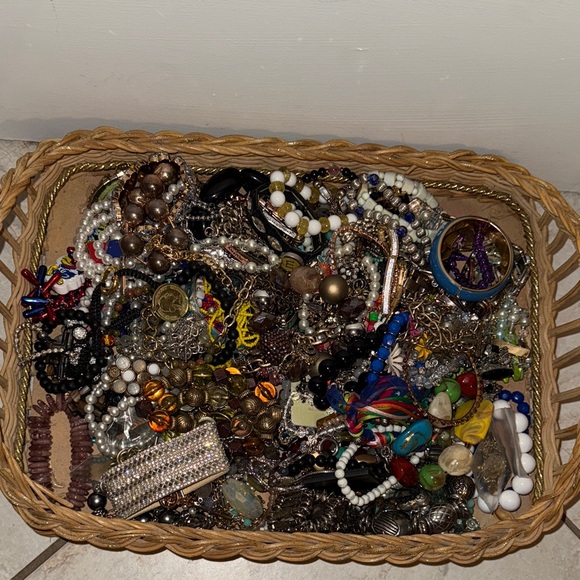 Assorted Jewelry Collection - Picture 1 of 7